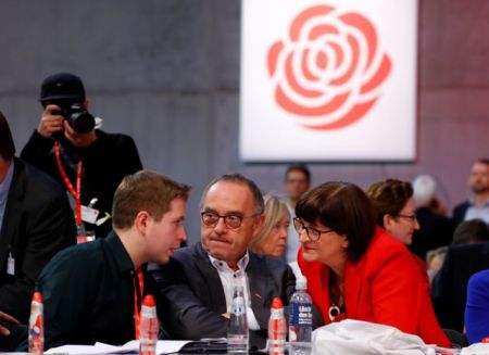 Γερμανία: Δεν διαλύεται ο κυβερνητικός συνασπισμός – Βήμα πίσω από το SPD