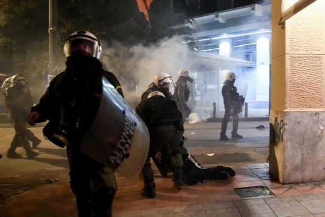 Επέτειος Γρηγορόπουλου : Η Τατιάνα Μπόλαρη για το ντοκουμέντο με ημίγυμνο διαδηλωτή