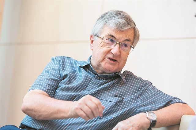 Ρίτσαρντ Εβανς: Στη Βρετανία το Κέντρο έχει καταρρεύσει