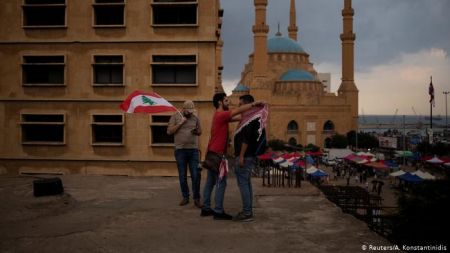 Χάνεται ο ενθουσιασμός των διαδηλωτών στο Λίβανο