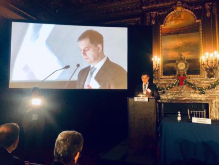 Χάρης Θεοχάρης σε ξένους επενδυτές: Η Ελλάδα γυρίζει σελίδα