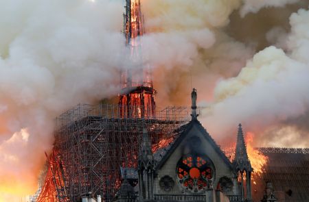 Παναγία των Παρισίων: η πυρκαγιά στον ιστορικό ναό συγκέντρωσε τα περισσότερα tweets