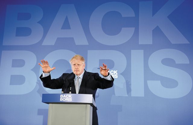 Μεγάλη Βρετανία: Μπροστά 12 μονάδες ο Τζόνσον, μια μέρα πριν τις εκλογές