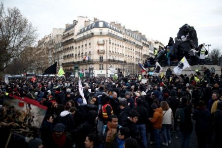 Γαλλία:  Σε έκτη συνεχόμενη ημέρα απεργίας για το συνταξιοδοτικό