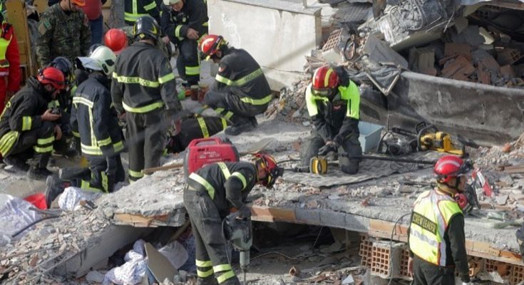Αλβανία: Ο Ράμα παρασημοφόρησε την αποστολή της ΕΜΑΚ