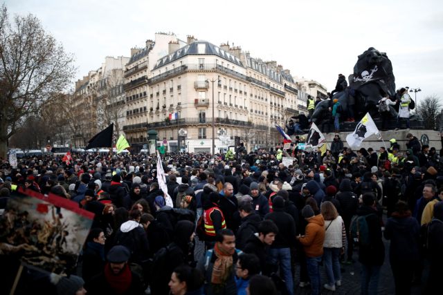 Γαλλία: Απεργίες στα ΜΜΜ τα Χριστούγεννα – Διαμαρτυρίες για το συνταξιοδοτικό