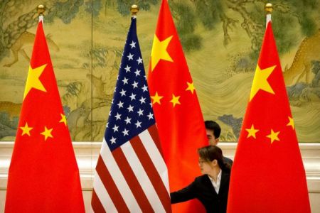WSJ: Μείωση δασμών κατά 50% προσφέρουν οι ΗΠΑ στην Κίνα