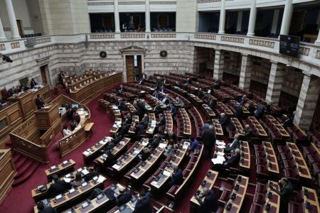 Βουλή: Ξεκίνησε η πενθήμερη συζήτηση για τον Προϋπολογισμό