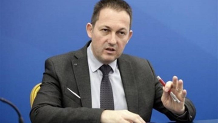 Με απόφαση Πέτσα ανακαλείται η απόφαση για την ενίσχυση των εφημερίδων