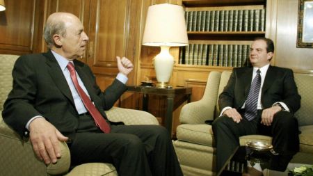 Καταπέλτης ο Κώστας Σημίτης για τα ελληνοτουρκικά και τον Κώστα Καραμανλή