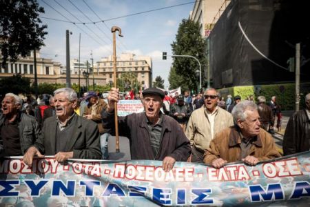 Πορεία των συνταξιούχων στο κέντρο της Αθήνας
