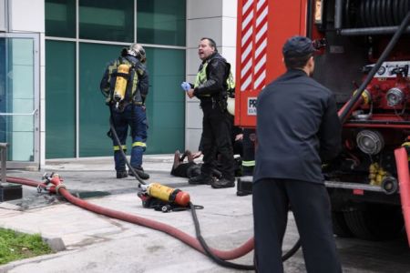 Μεγάλη φωτιά σε κτίριο στο κέντρο της Αθήνας