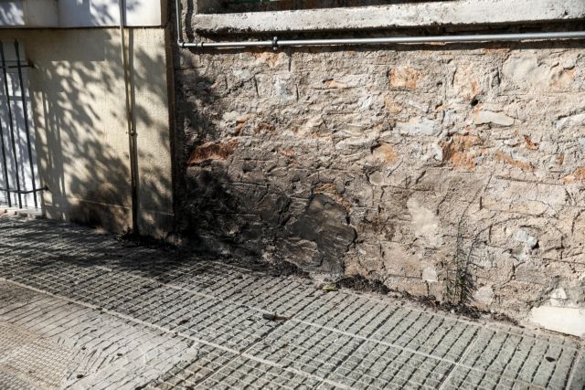 Συναγερμός στη ΕΛΑΣ:  ύποπτο αντικείμενο στο Α.Τ. Ζωγράφου