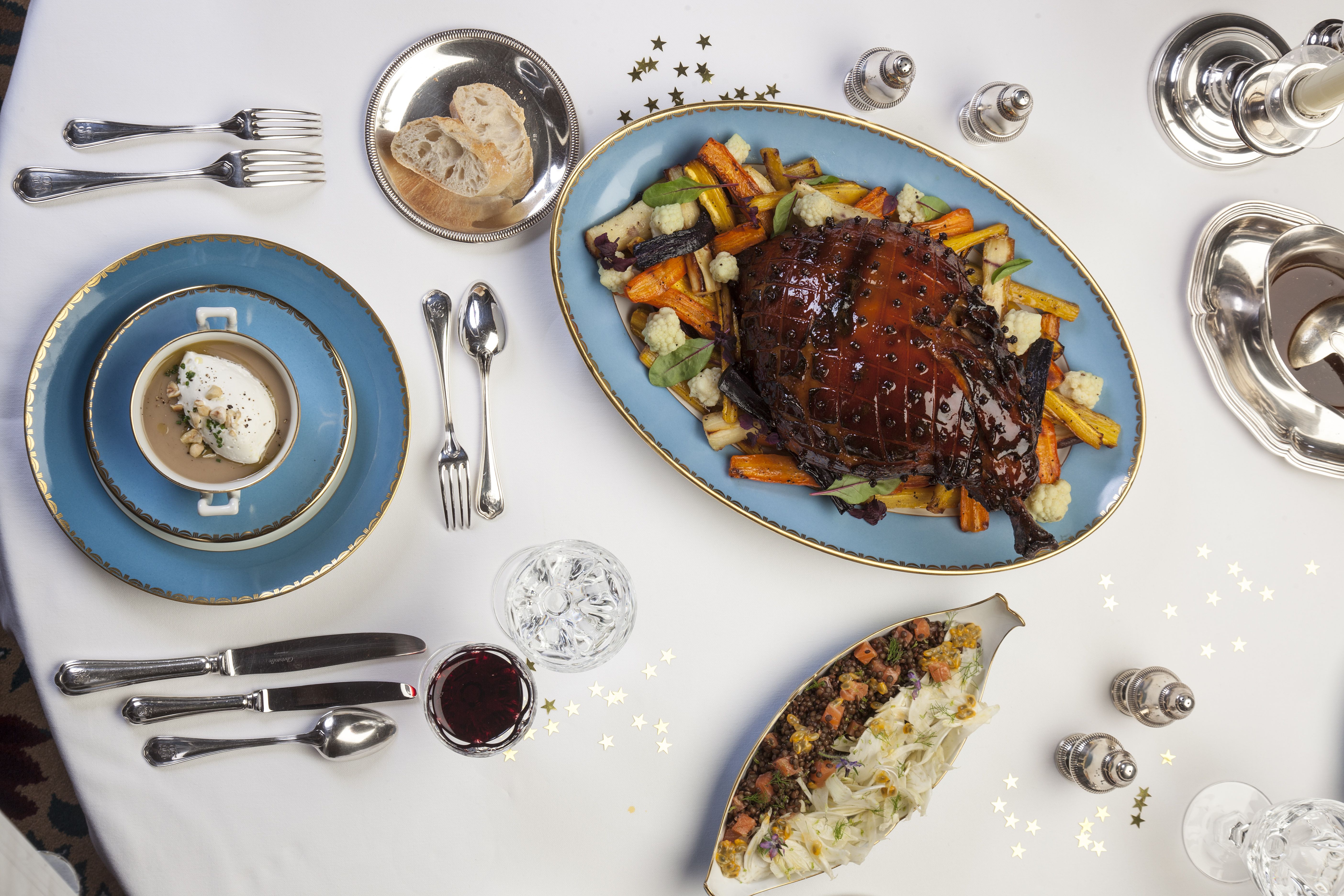 Χριστουγεννιάτικο μπούτι γουρουνόπουλου