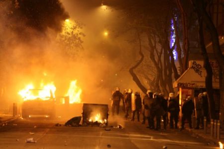 Εμπρηστικές επιθέσεις σε αυτοκίνητα τη νύχτα στην Αττική