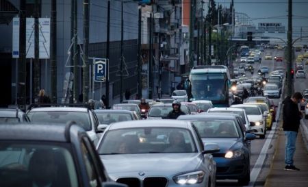 Η στάση εργασίας στο Μετρό αύξησε κατά πολύ την κίνηση στους δρόμους της Αθήνας