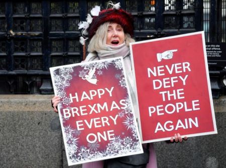 Brexit: Ο Τζόνσον επαναφέρει την απειλή της «μη συμφωνίας»