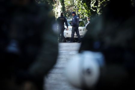 Μαρούσι: Εκκενώθηκε και σφραγίστηκε το κτίριο μετά την επέμβαση της αστυνομίας