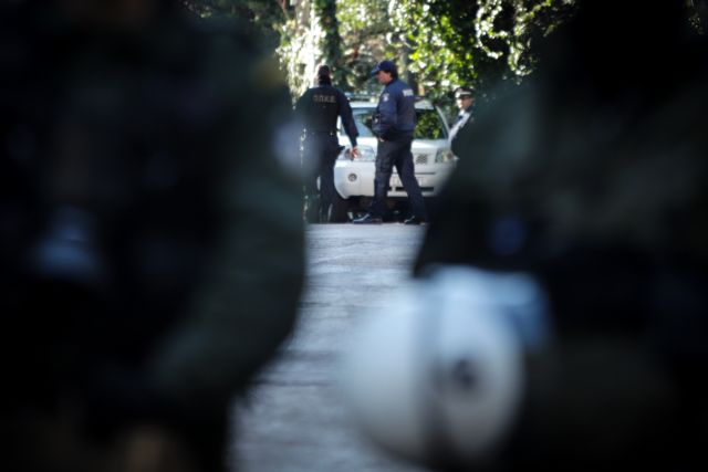 Μαρούσι: Εκκενώθηκε και σφραγίστηκε το κτίριο μετά την επέμβαση της αστυνομίας