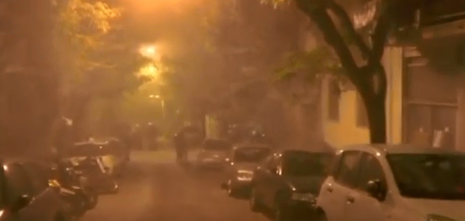 Κουκάκι: Χημικά και κρότου λάμψης σε νέα επιχείρηση εκκένωσης καταλήψεων