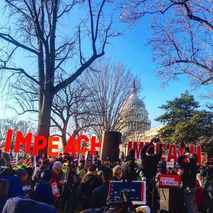 Διαδήλωση στις ΗΠΑ: «Ο Τραμπ πρέπει να φύγει», «είναι ένας προδότης»