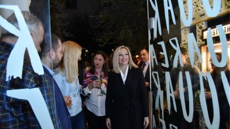 ΠΑΣΟΚ: Χριστουγεννιάτικο σουαρέ στο Παγκράτι [Εικόνες]