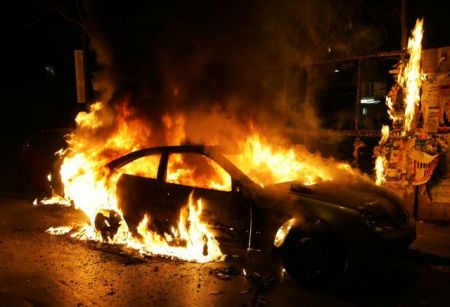 Ανάληψη ευθύνης για το μπαράζ εμπρηστικών επιθέσεων