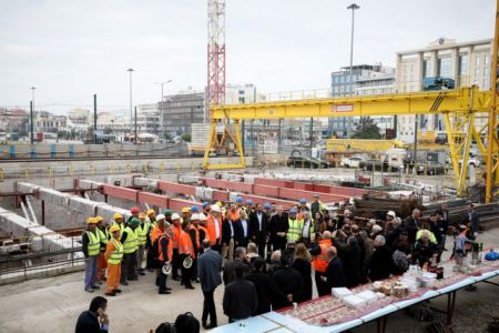 Για το 2022 «βγάζει εισιτήριο» το μετρό για Πειραιά