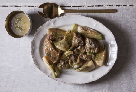 Αρνί με δεντρολίβανο και μαραθόριζα