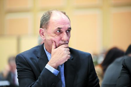 Ο Σταθάκης, ο Κόρμπιν και το πρόγραμμα