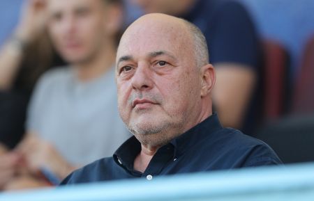 Η κοροϊδία συνεχίζεται: Διερμηνέας ο Μπέος, στον πάγκο του Βόλου