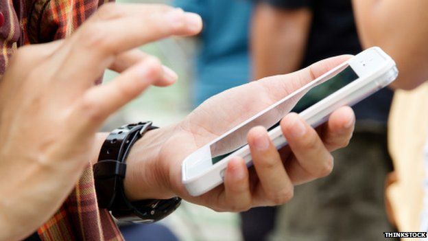 Κομισιόν: Προωθεί νέο μοντέλο χρεώσεων στην κινητή τηλεφωνία