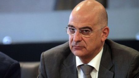 Στην Κωνσταντινούπολη τα Χριστούγεννα ο Νίκος Δένδιας