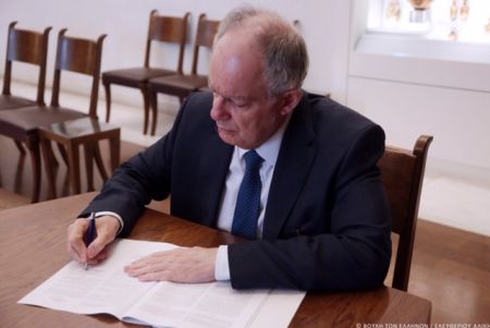 Βουλή: Στην Εφημερίδα της Κυβερνήσεως το νέο Σύνταγμα