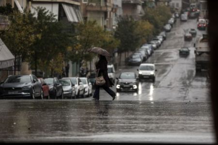 Συνεχίζεται η κακοκαιρία: έφερε απαγορευτικά απόπλου, ακυρώσεις πτήσεων και διακοπές ρεύματος