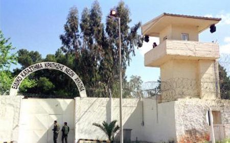 Σωφρονιστικός υπάλληλος επιχείρησε να περάσει ναρκωτικά και κινητά τηλέφωνα στις φυλακές Αυλώνα
