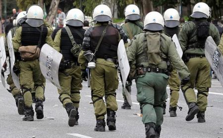 ΕΛ.ΑΣ: «Οι αστυνομικοί είναι υποχρεωμένοι να φέρουν τα διακριτικά τους»