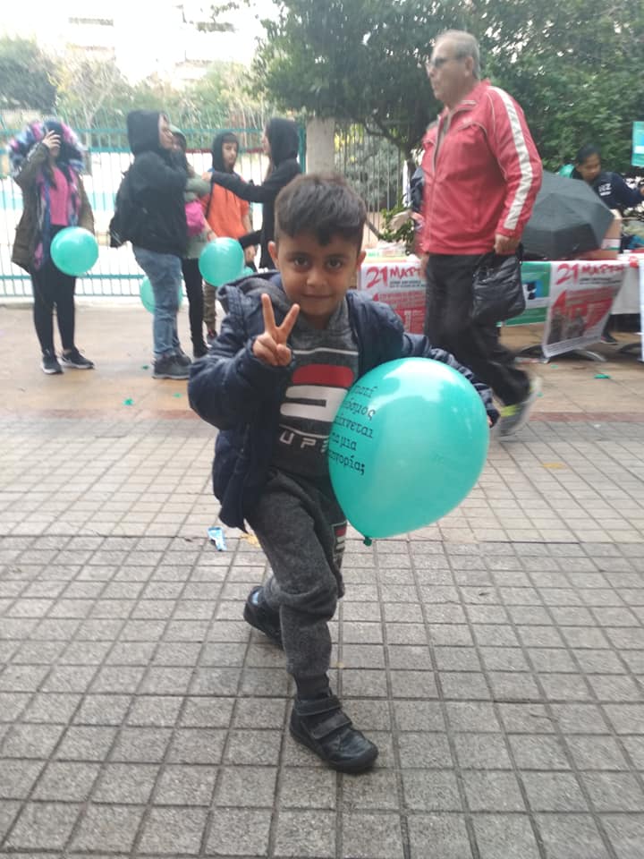 Μια ζεστή αγκαλιά το 10ο δημοτικό σχολείο για τα παιδιά των μεταναστών