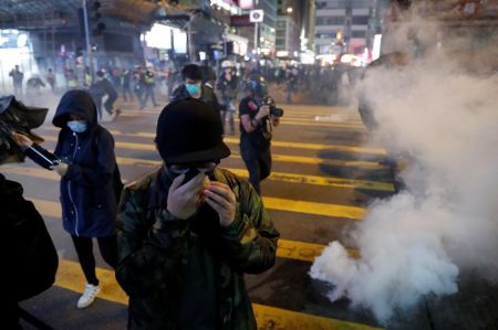 Κυβέρνηση Χονγκ Κονγκ: Απαράδεκτη η συμπεριφορά των διαδηλωτών