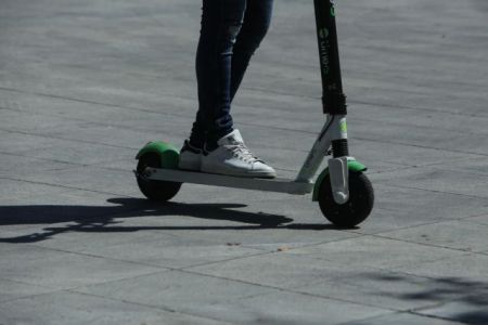 Γερμανία: Συνελήφθη μεθυσμένος με πατίνι σε αυτοκινητόδρομο