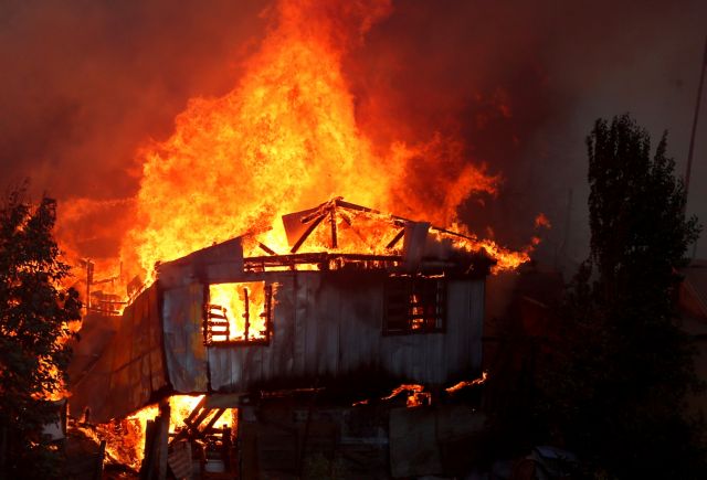 Χιλή:  Εκατοντάδες σπίτια στις φλόγες από την καταστροφική πυρκαγιά