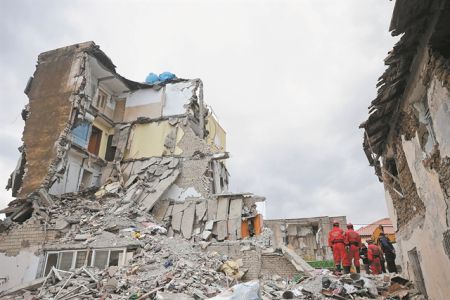 6,4 ρίχτερ στη γειτονιά μας