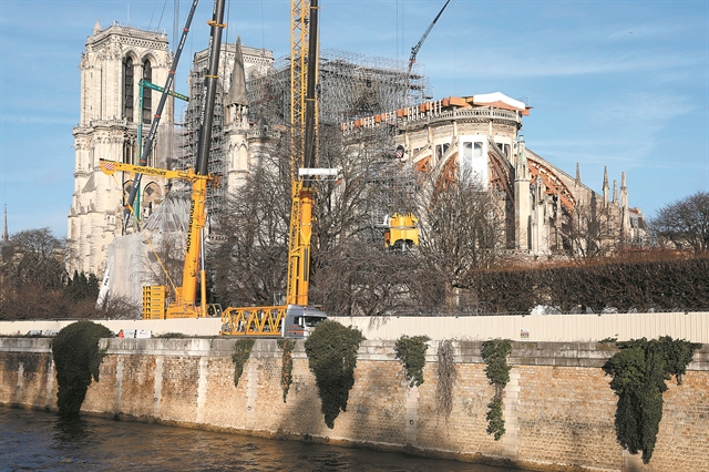 Παναγία των Παρισίων Μόνο 50% οι πιθανότητες για να σωθεί η Νοτρ Νταμ