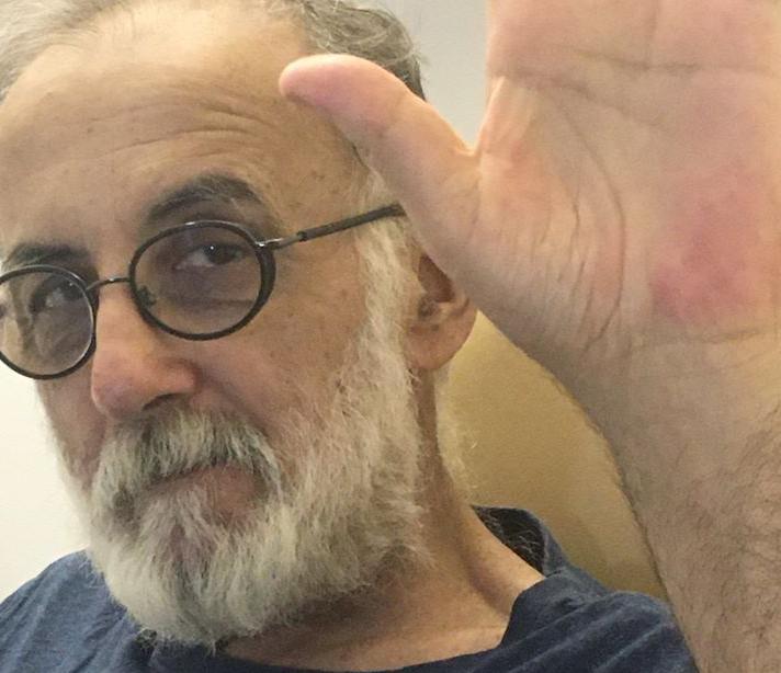 Τα συγκλονιστικά μηνύματα του Θάνου Μικρούτσικου μέσα από το νοσοκομείο