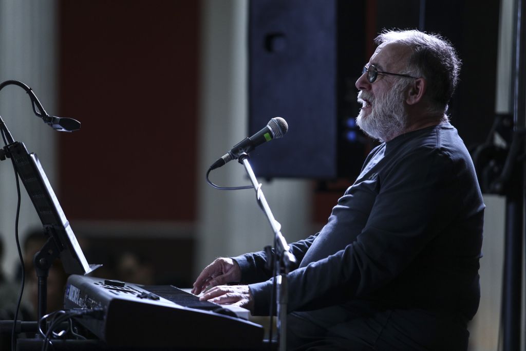 Θάνος Μικρούτσικος : Αποχαιρέτησε τον μουσικοσυνθέτη ο πολιτικός κόσμος της χώρας