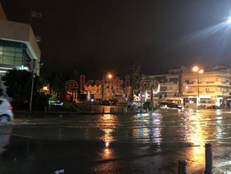 Κρήτη: «Ποτάμια» οι δρόμοι εξαιτίας της κακοκαιρίας