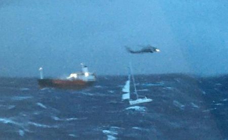 Εντυπωσιακή διάσωση από ιστιοφόρο στο Σαρωνικό