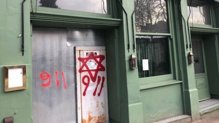 Λονδίνο: Αστυνομική έρευνα για τα αντισημιτικά γκράφιτι σε συναγωγές και καταστήματα