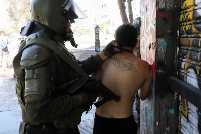 Χιλή: «Προληπτική» φυλάκιση σε αστυνομικούς  για κακοποίηση διαδηλωτή μέσα σε τμήμα