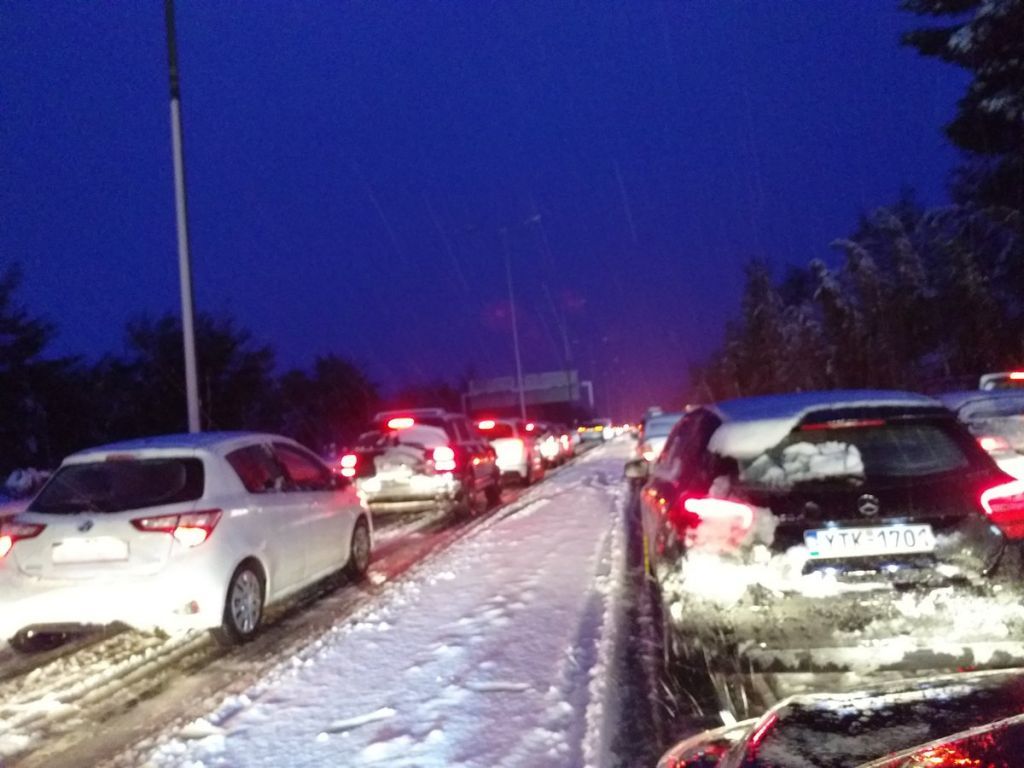 Ομαλοποιείται η κυκλοφορία στις Αφίδνες μετά την ταλαιπωρία